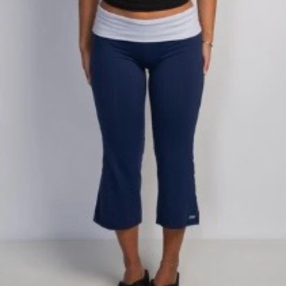Navy Cropped Capri Yoga Pants